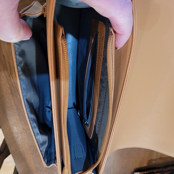 Pixie Mood Zoe Crossbody bag purse Honey color. Premium vegan leather Smoke free - Picture 7 of 12